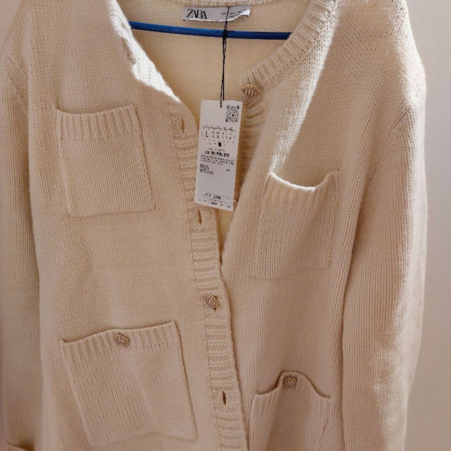 Zara 專櫃買新衣
定價$1790
吊牌還在 L 尺寸，全新未穿過，因尺寸不合降價賣掉-24