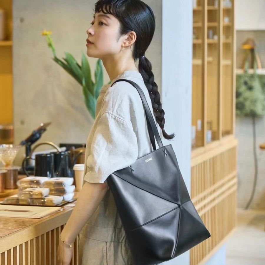 🎉新品好折扣✨Loewe 亮面小羊皮 中款 Puzzle 折疊托特包 黑色-6
