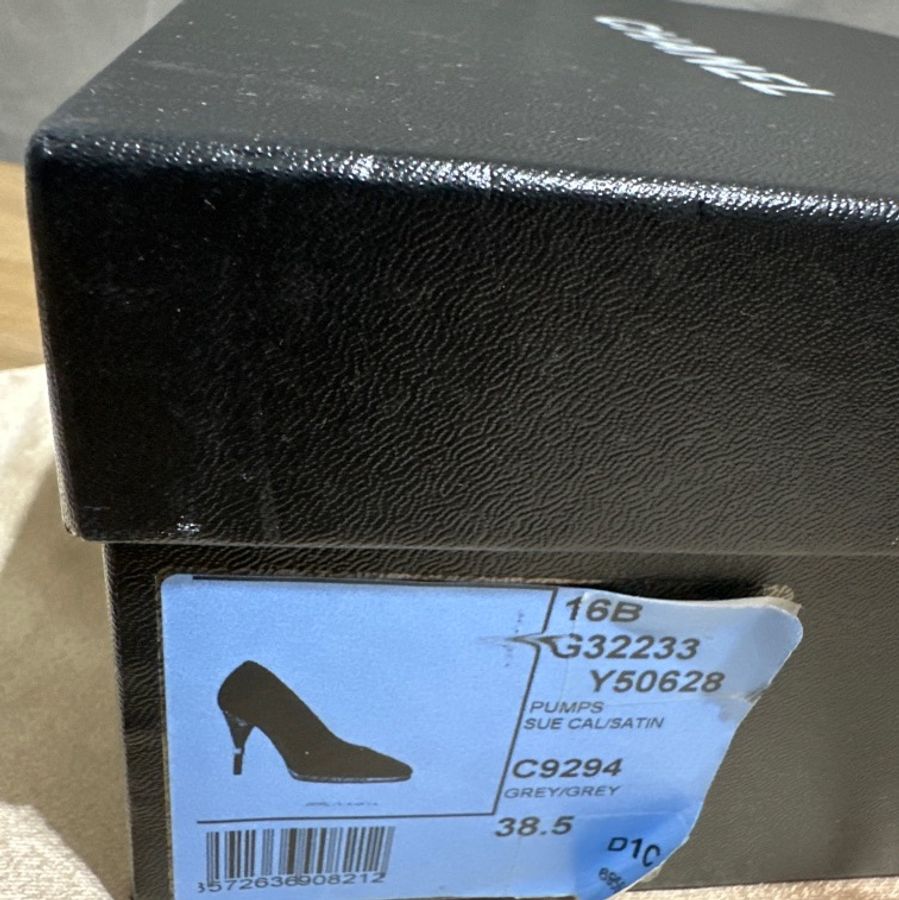 Chanel Clogo雙色鞋 灰黑麂皮高跟鞋 38.5 grey Calfskin Satin Cap Toe CC Pumps-7