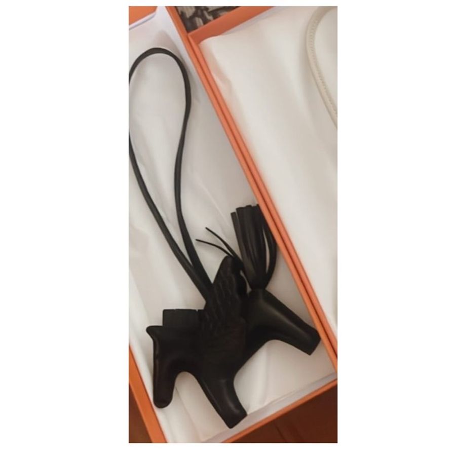 【台灣現貨】HERMES touch PM 鱷魚皮飛馬吊飾 黑-0