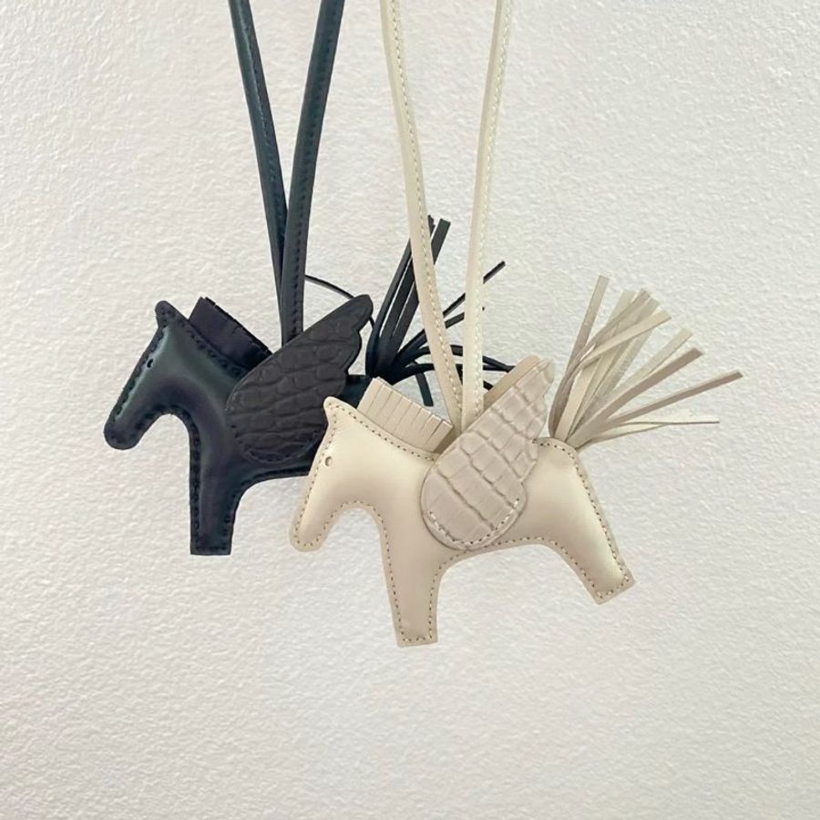 【台灣現貨】HERMES touch PM 鱷魚皮飛馬吊飾 黑-2