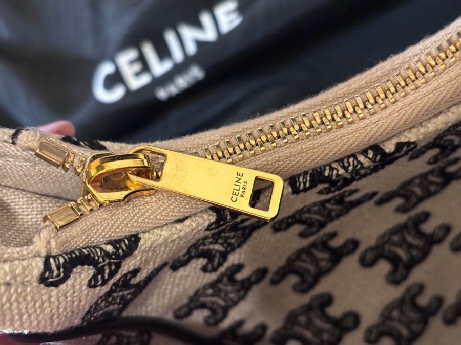 Celine Ava Triomphe 黑色 刺繡 老花 腋下包 彎月包-4