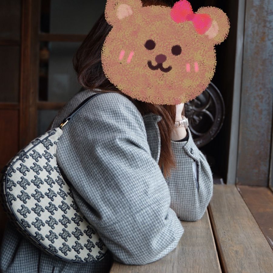 Celine Ava Triomphe 黑色 刺繡 老花 腋下包 彎月包-6