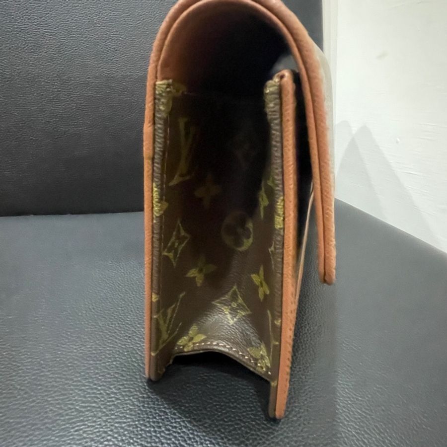 LV老花手拿包-4