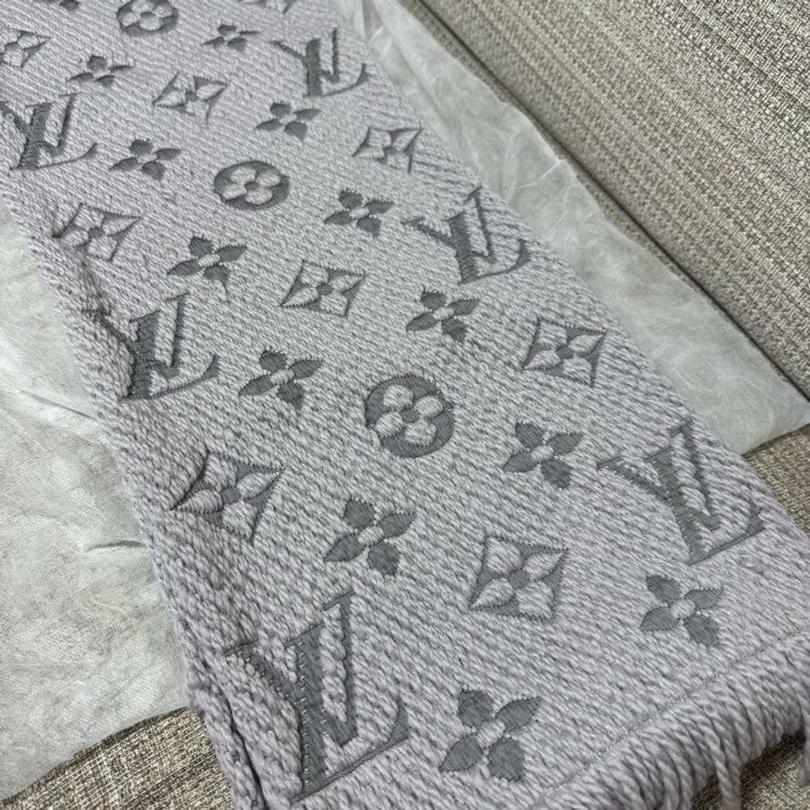 LV M74742 Monogram 紋繡花灰色羊毛混紡圍巾-0
