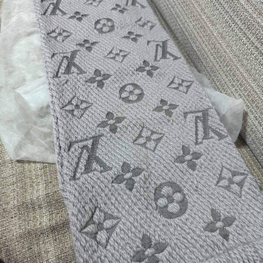LV M74742 Monogram 紋繡花灰色羊毛混紡圍巾-6