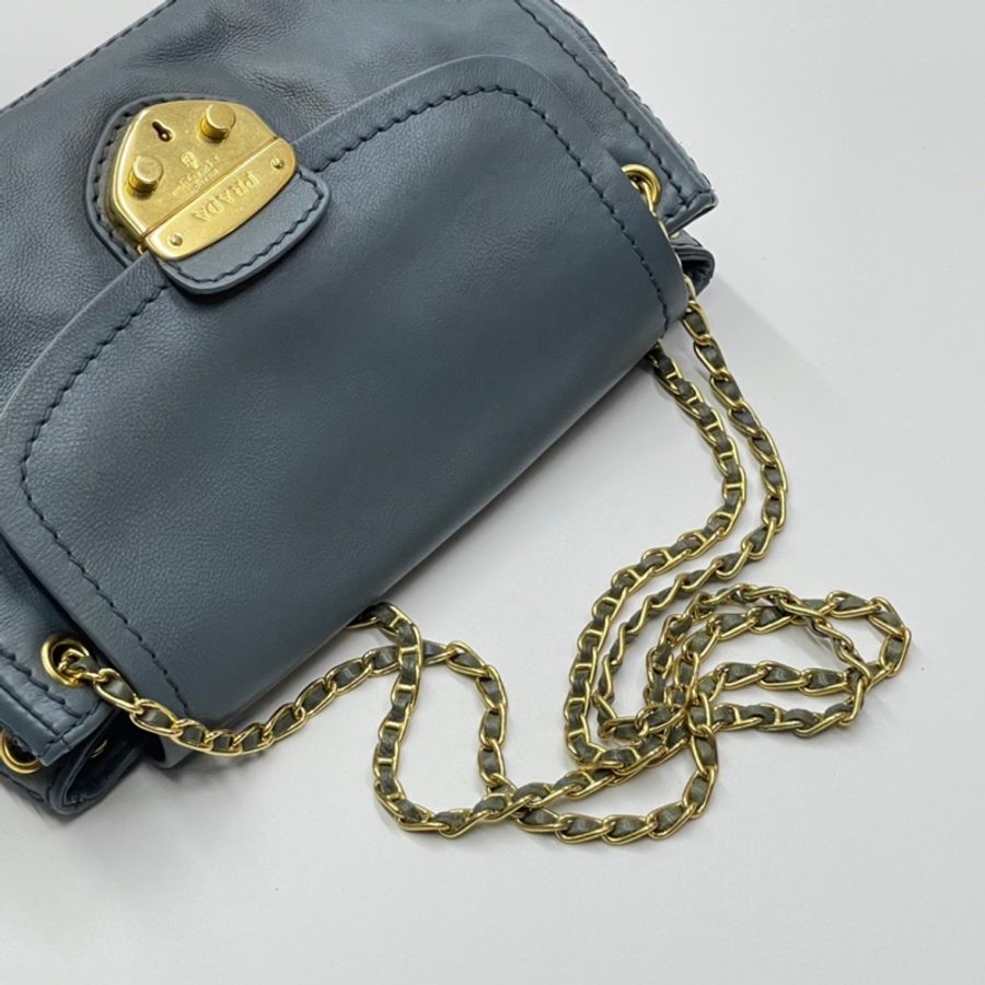 Prada vintage 霧霾藍豬鼻子包包-3