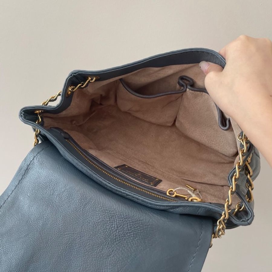 Prada vintage 霧霾藍豬鼻子包包-10