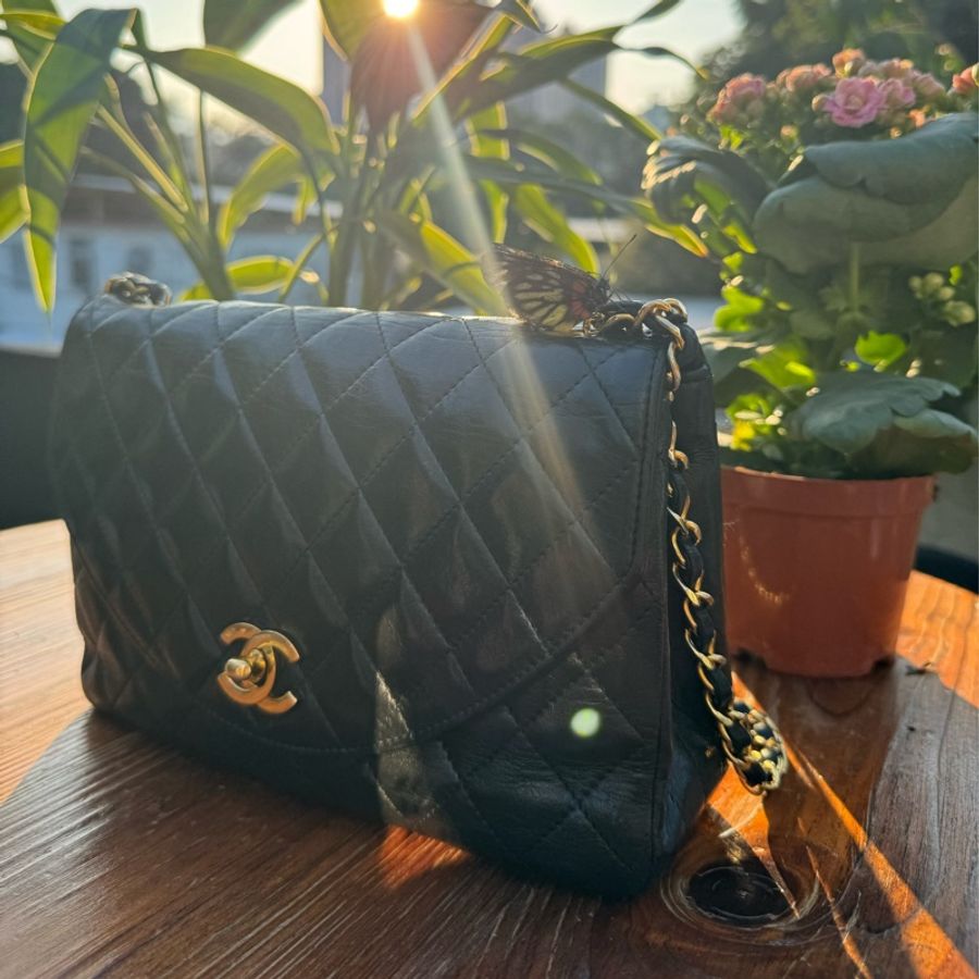 👜 Chanel Half Moon Lambskin Flap Bag 經典羊皮半月包-11