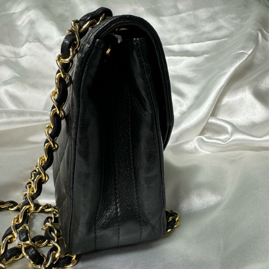 👜 Chanel Half Moon Lambskin Flap Bag 經典羊皮半月包-13