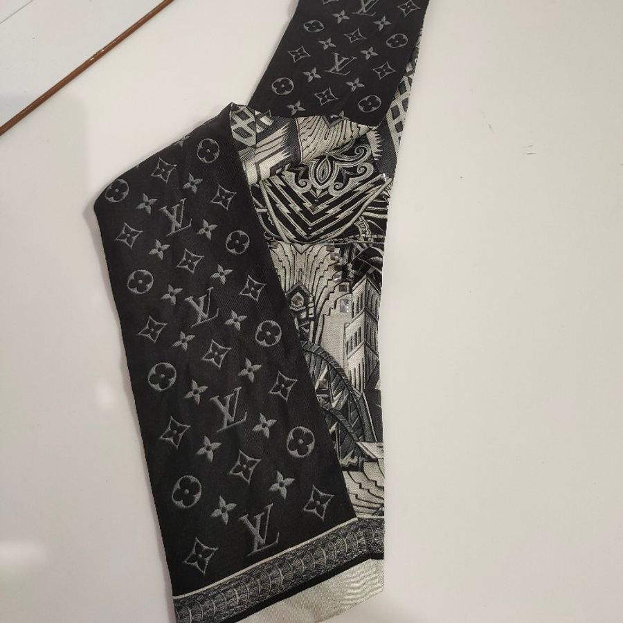 🔥10/9-10/30週年慶🔥【秒殺活動商品】㊣✨Louis Vuitton✨路易威登 LV 經典 老花 絲綢 鉚釘 領巾 圍巾 絲巾/二手精品🌳二手樹屋🌳-3