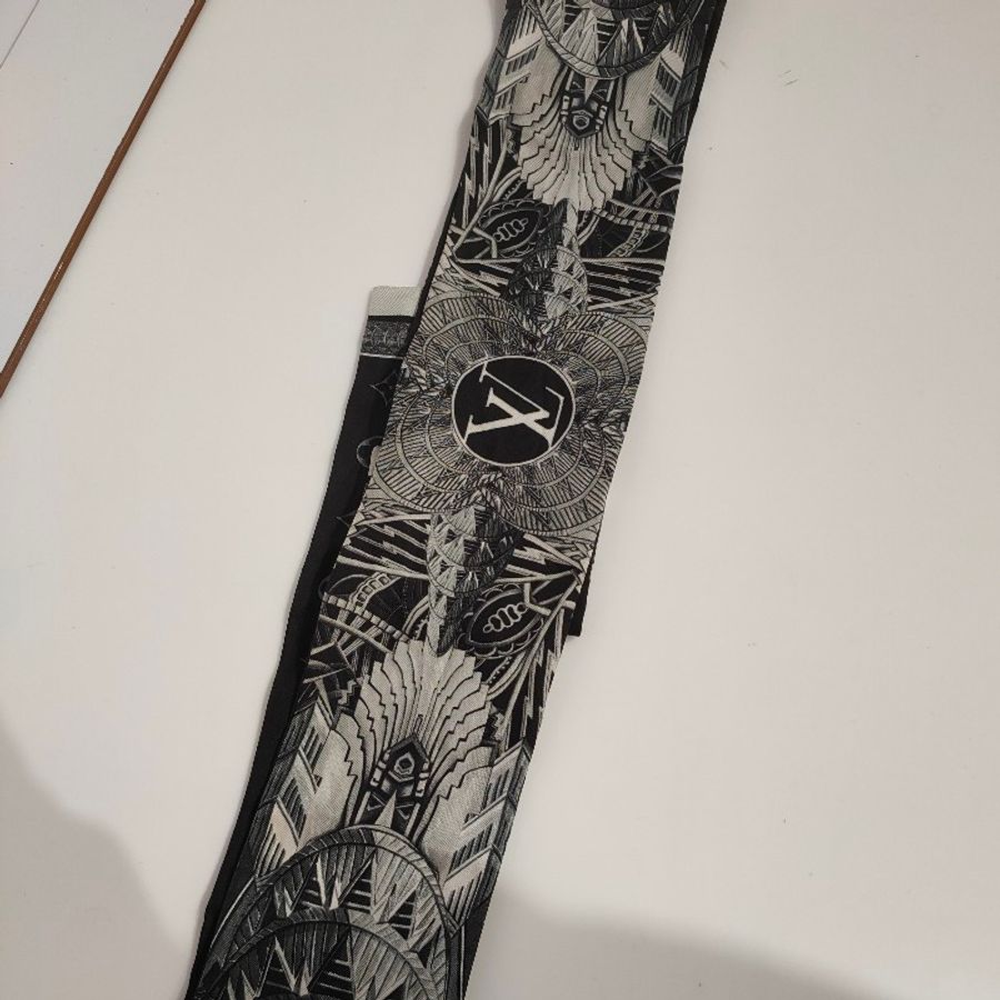 🔥10/9-10/30週年慶🔥【秒殺活動商品】㊣✨Louis Vuitton✨路易威登 LV 經典 老花 絲綢 鉚釘 領巾 圍巾 絲巾/二手精品🌳二手樹屋🌳-5