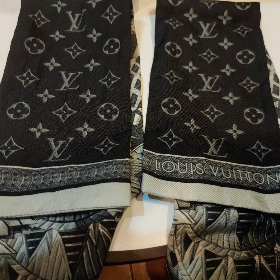 🔥10/9-10/30週年慶🔥【秒殺活動商品】㊣✨Louis Vuitton✨路易威登 LV 經典 老花 絲綢 鉚釘 領巾 圍巾 絲巾/二手精品🌳二手樹屋🌳-7