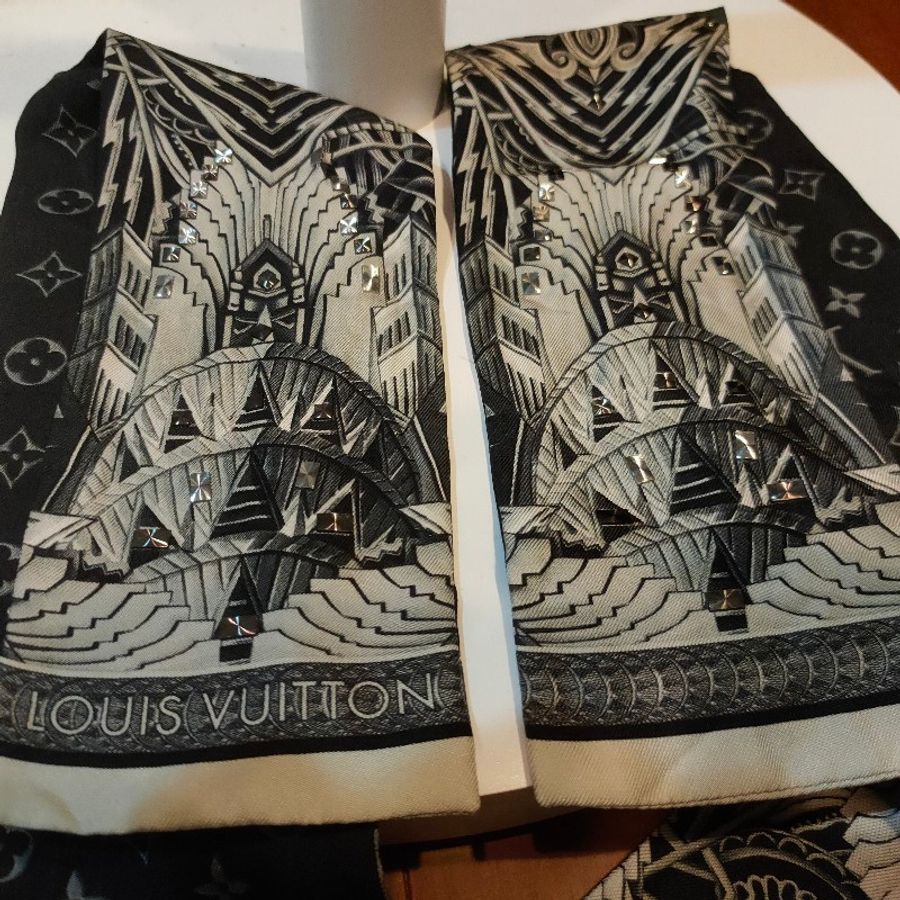 🔥10/9-10/30週年慶🔥【秒殺活動商品】㊣✨Louis Vuitton✨路易威登 LV 經典 老花 絲綢 鉚釘 領巾 圍巾 絲巾/二手精品🌳二手樹屋🌳-8