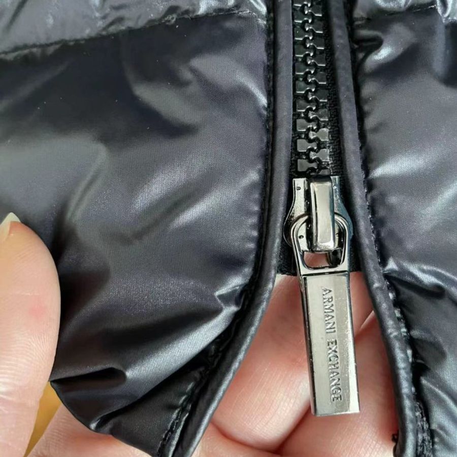 Armani黑色羽絨服外套 全新僅試穿 成色同新 尺寸M 胸圍100 衣長80-1