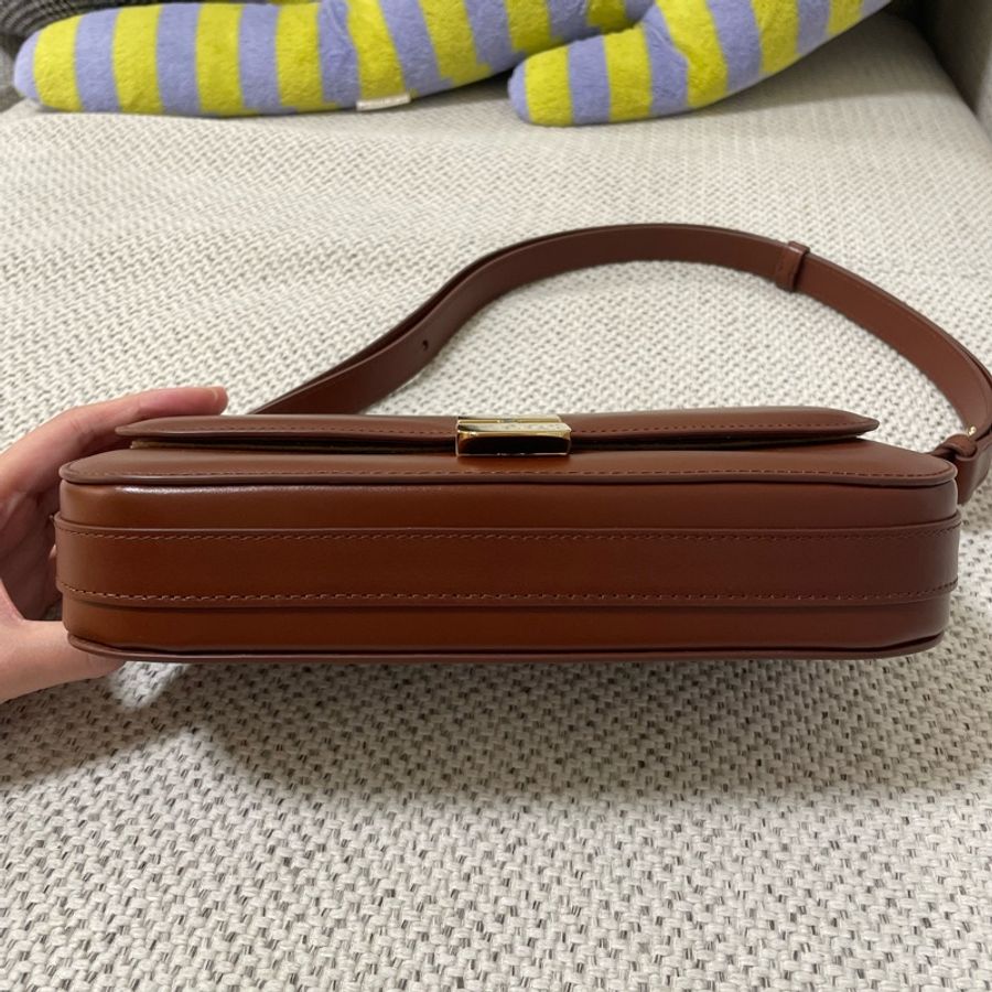 A.P.C. Grace Baguette Bag - Cad Noisette 法棍包焦糖色-10