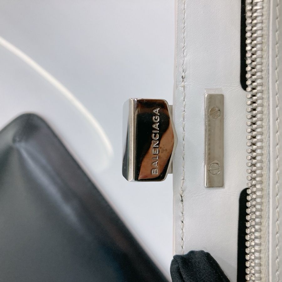 Balenciaga 巴黎世家白拼黑斜背包 Crossbody Bag-32