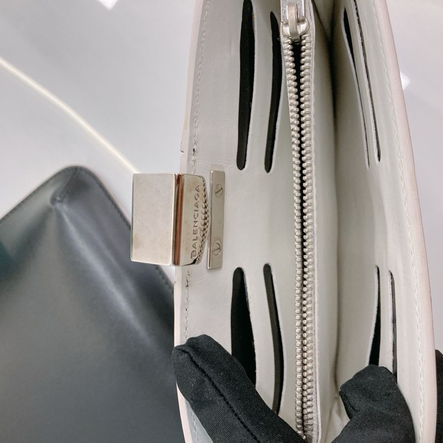 Balenciaga 巴黎世家白拼黑斜背包 Crossbody Bag-33