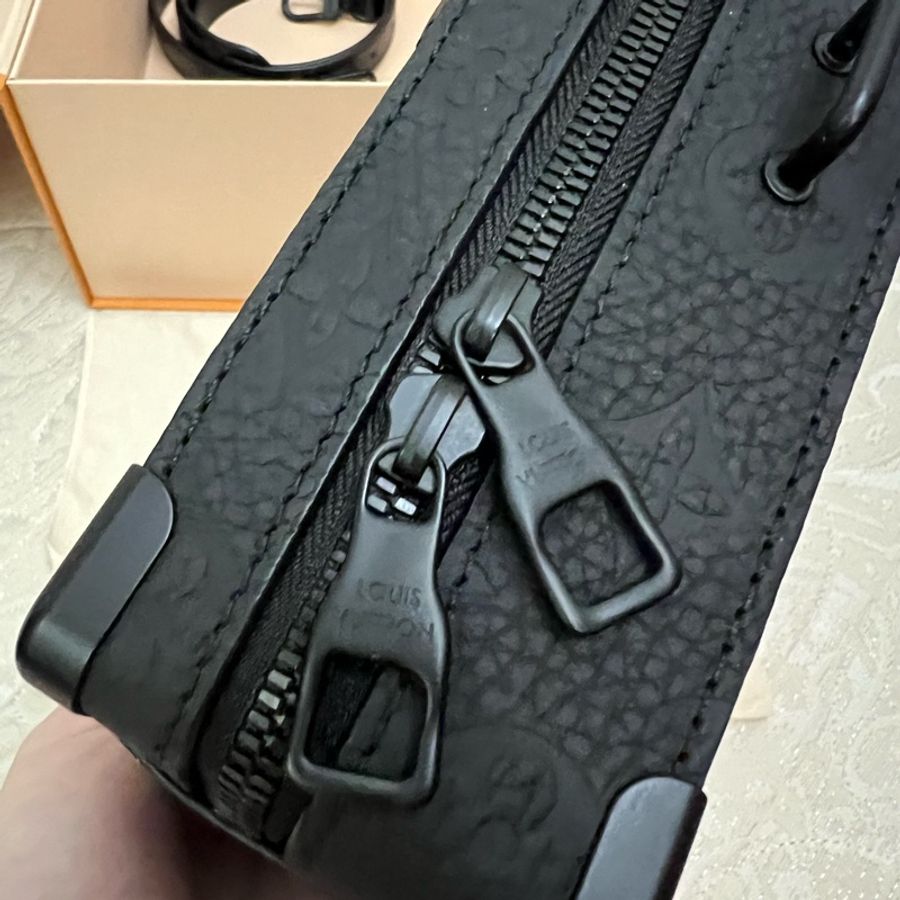 LV 牛皮限量款軟盒包 M59163-19