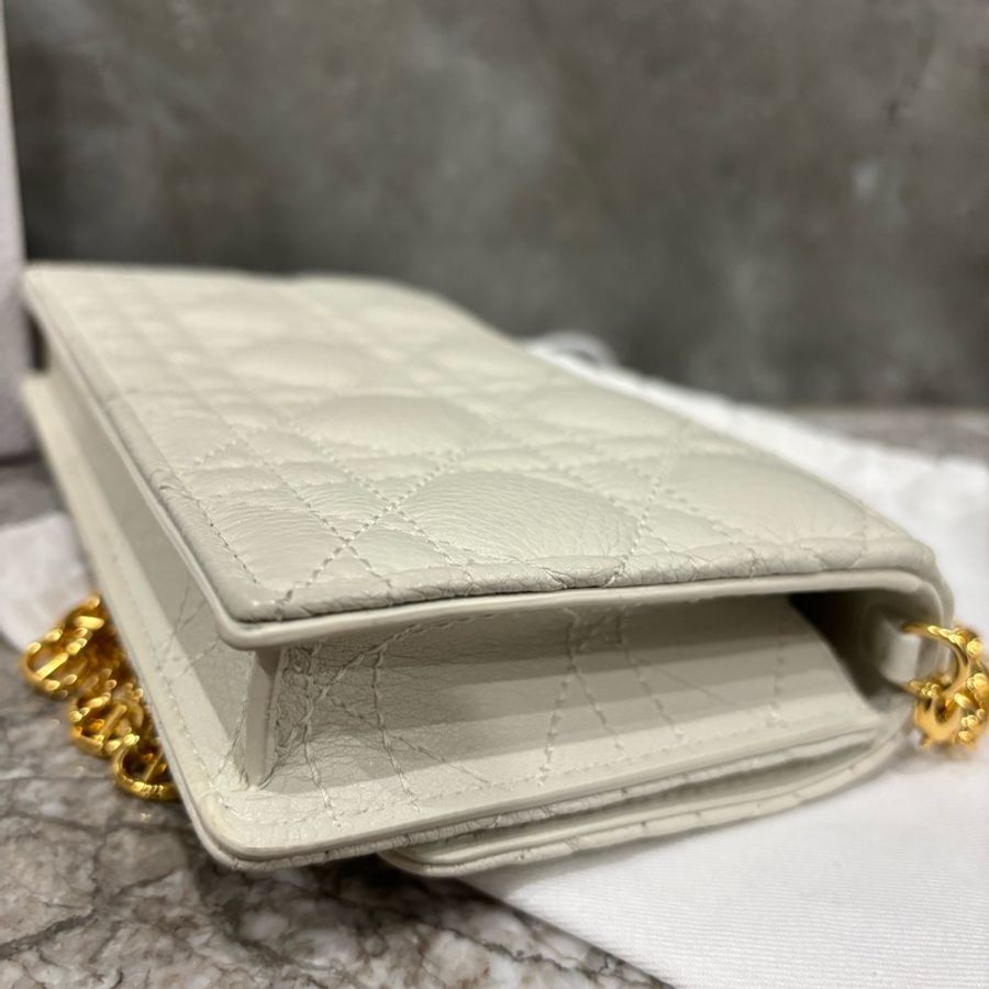 Dior Caro 小袋 奶白色柔軟 Cannage 藤格紋圖案小牛皮 編號: S5134UWHC_M030-3