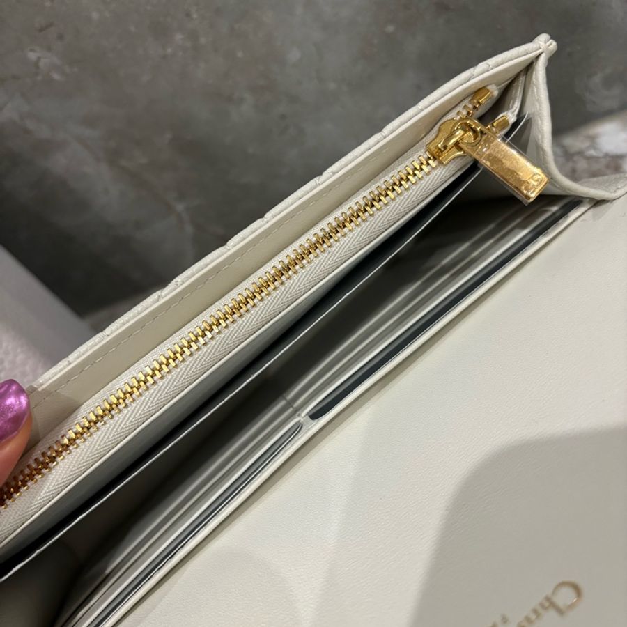 Dior Caro 小袋 奶白色柔軟 Cannage 藤格紋圖案小牛皮 編號: S5134UWHC_M030-7