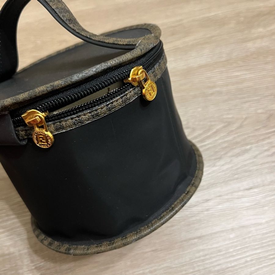 瑞奇二手精品 Fendi 蛇紋 化妝包 線條 手提包 可裝釦當側背包-1