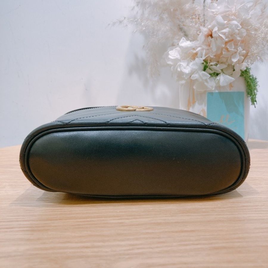 GUCCI 古馳經典GG金扣V紋黑色化妝包包GG MARMONT MINI TOP HANDLE BAG-4
