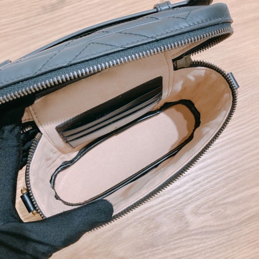 GUCCI 古馳經典GG金扣V紋黑色化妝包包GG MARMONT MINI TOP HANDLE BAG-5