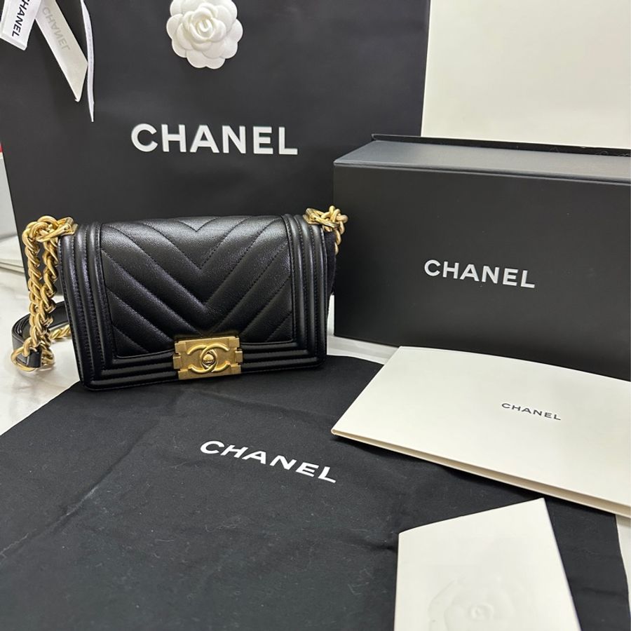 極新!!SMALL CHANEL BOY 20 山形紋(V紋) 黑金-0