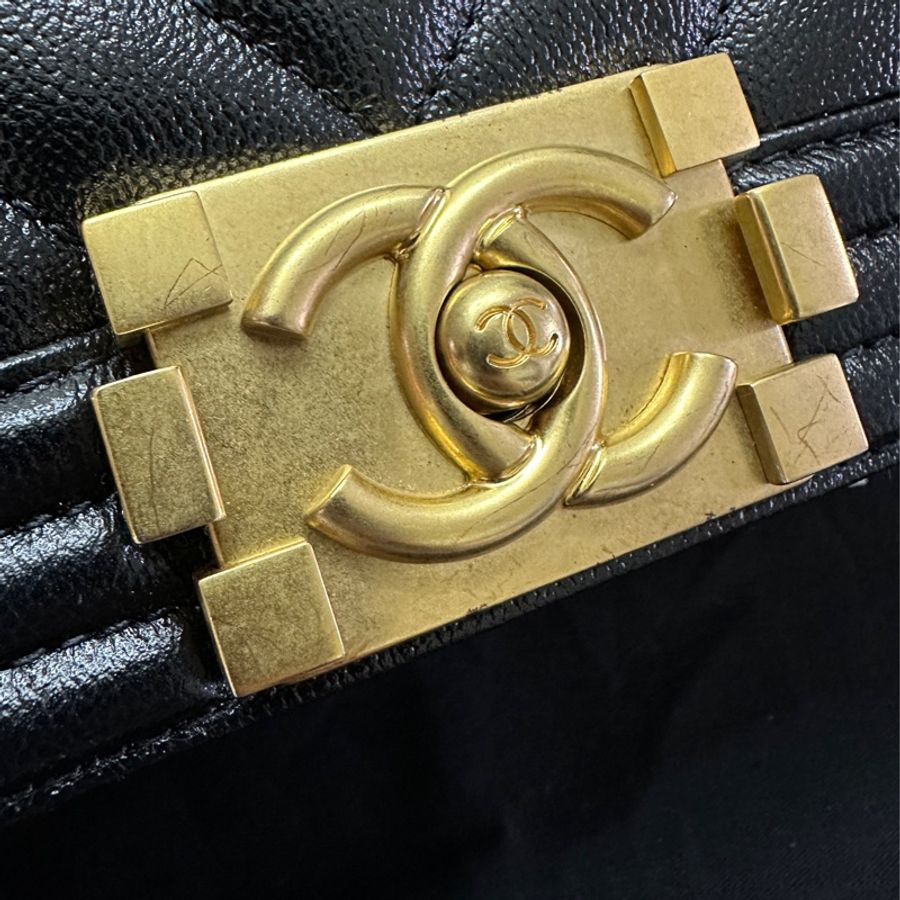 極新!!SMALL CHANEL BOY 20 山形紋(V紋) 黑金-7