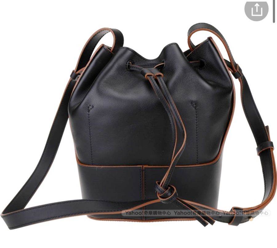 LOEWE Balloon 牛皮小型束口斜背氣球水桶包(黑色)-21