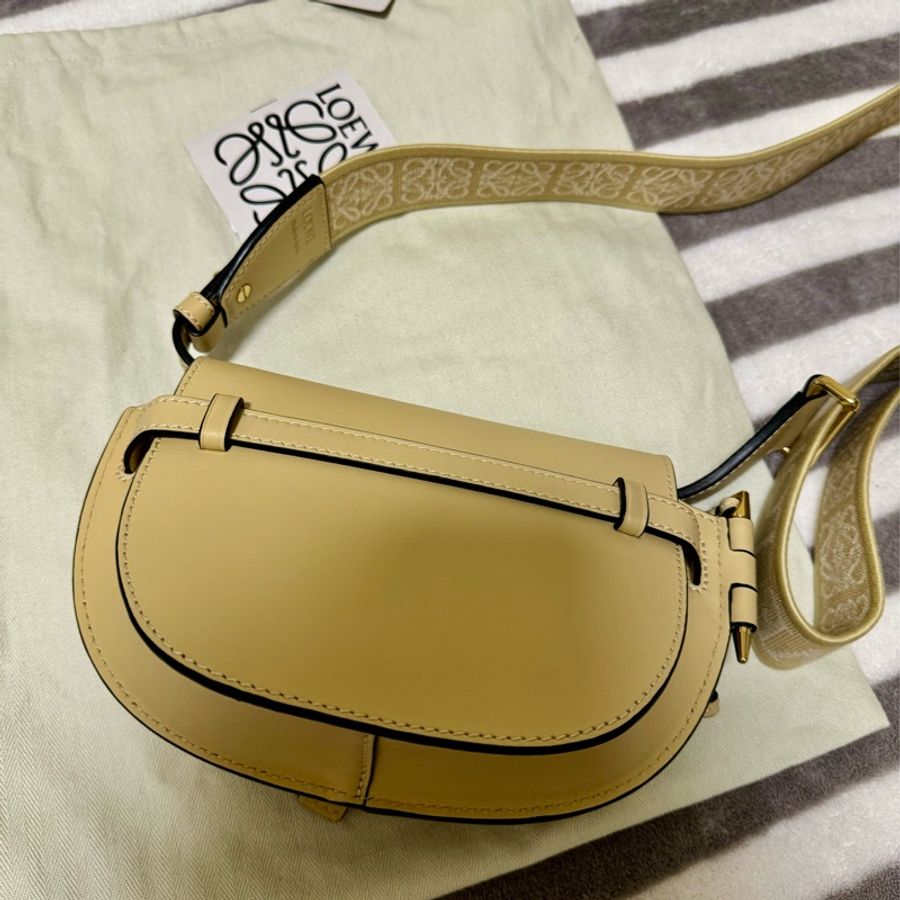 Loewe 羅威 奶油色 mini gate 老花款寬背帶 LOWE老花 Loewe gate 斜背包-8