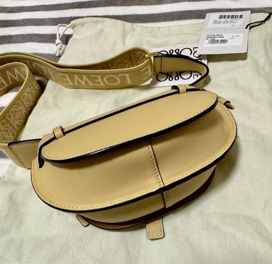 Loewe 羅威 奶油色 mini gate 老花款寬背帶 LOWE老花 Loewe gate 斜背包-9