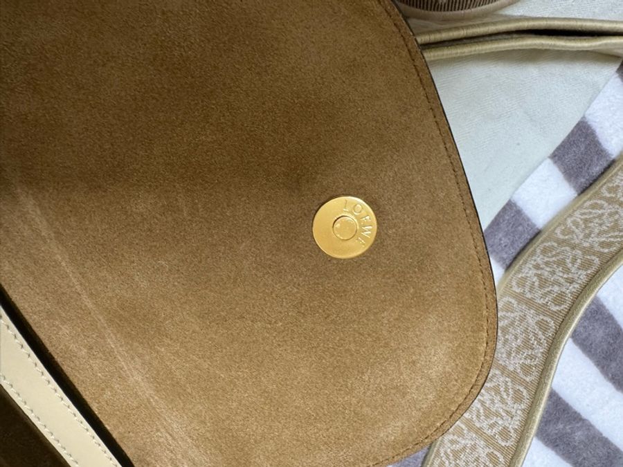 Loewe 羅威 奶油色 mini gate 老花款寬背帶 LOWE老花 Loewe gate 斜背包-10