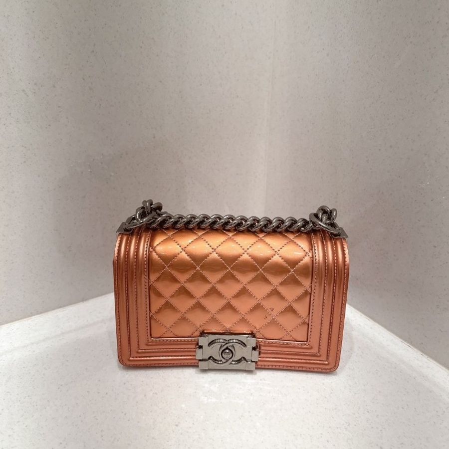 chanel leBoy 翻蓋 粉色牛皮漆面 (近全新)送香奈兒擴香石-0