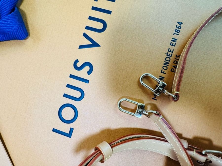 全新專櫃購入正品 LV 琴譜包 LOUIS VUITTON PETIT SAC PLAT 經典Monogram帆布 M81295 有購證 全配-20