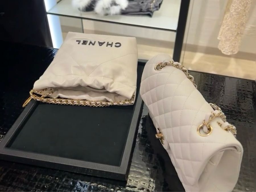 Chanel 全新 第一手 全網最低 急售 未使用 純白 黑字 22mini bag-1