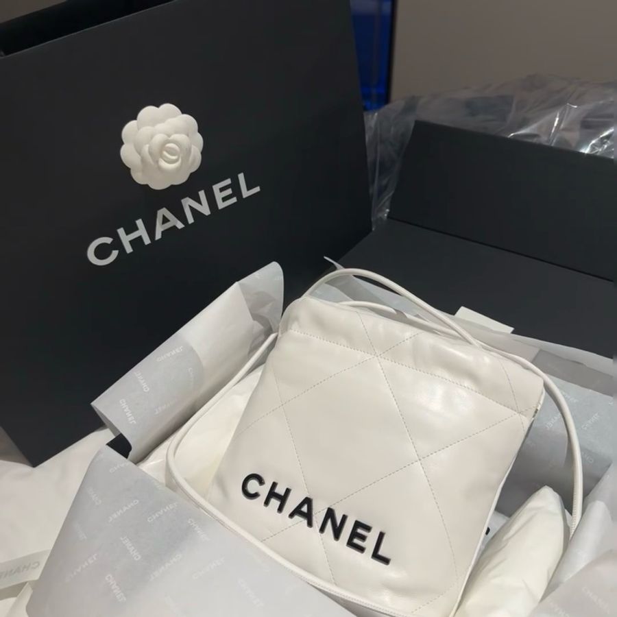 Chanel 全新 第一手 全網最低 急售 未使用 純白 黑字 22mini bag-0