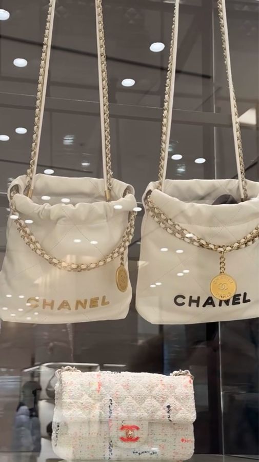 Chanel 全新 第一手 全網最低 急售 未使用 純白 黑字 22mini bag-2