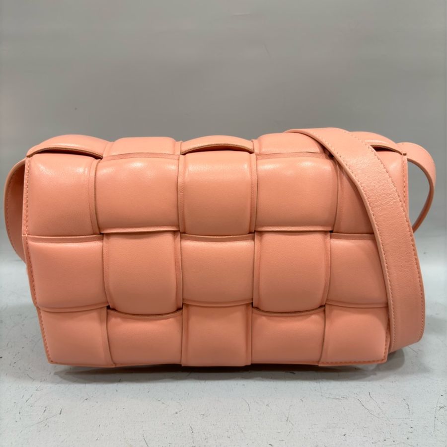 BV 591970 珊瑚粉 蜜桃粉 5x3 Cassette Padded 枕頭包 卡帶包-1