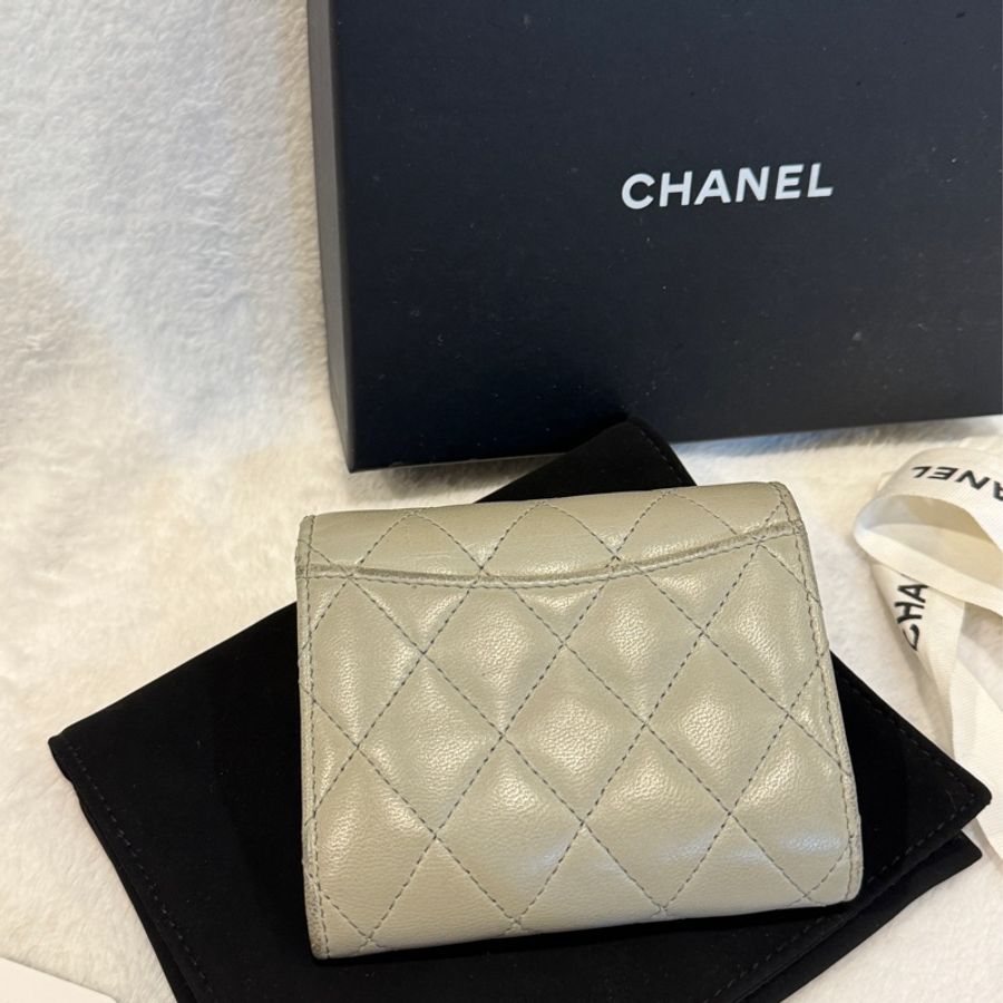 CHANEL 小羊皮 短夾 灰綠色-3