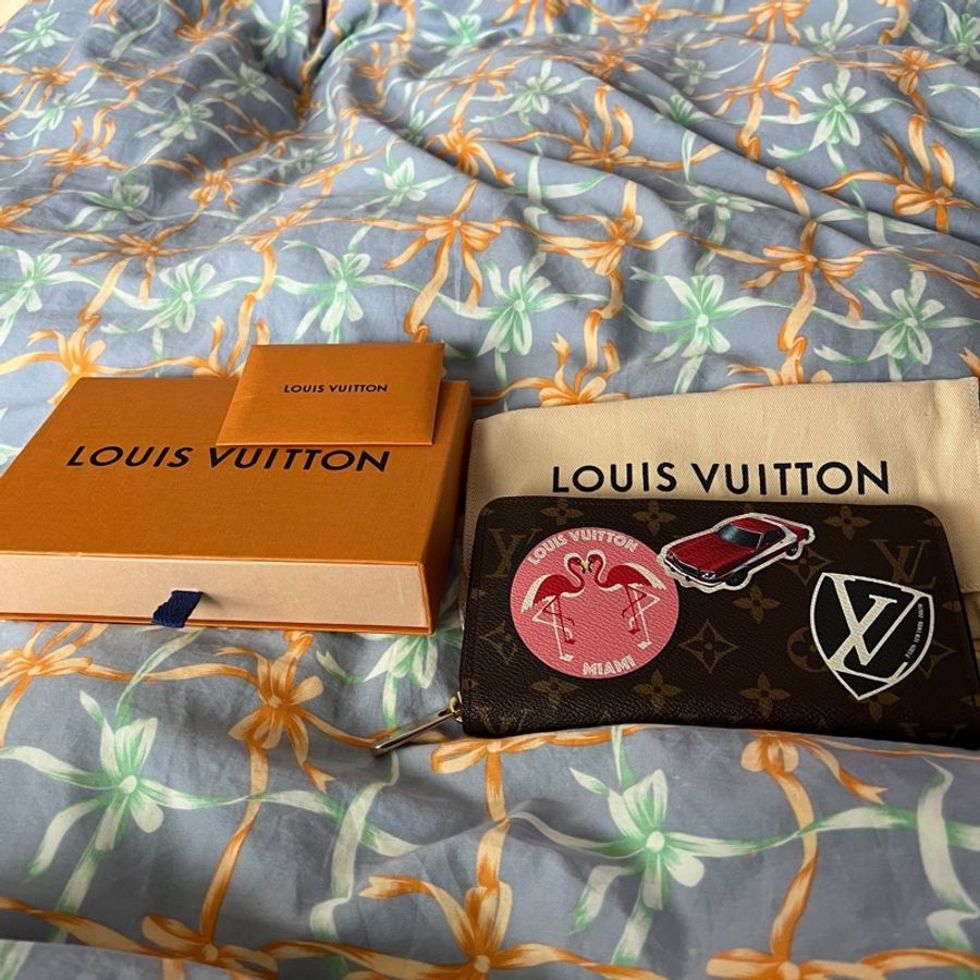 Louis Vuitton LV 塗鴨長夾,品項新,稀有度高!-1