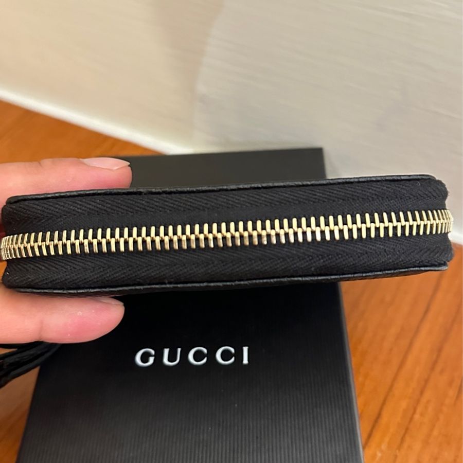 GUCCI 黑皮革流蘇ㄇ拉零錢卡包-4