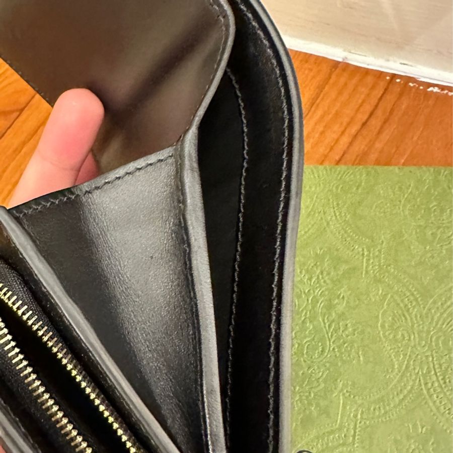 GUCCI 黑皮革金雙G釦式短夾-9