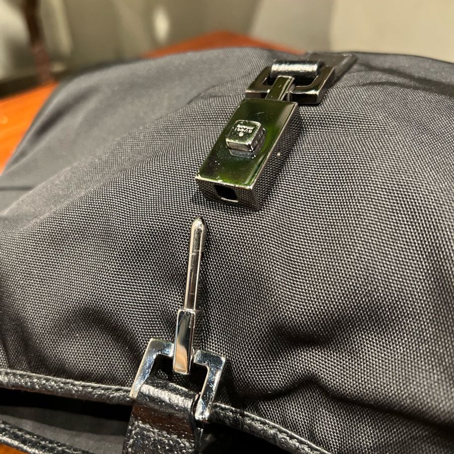 Gucci 尼龍布配皮Jackie側背包-12
