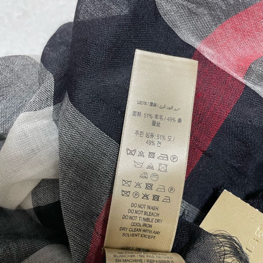 BERBERRY 全新經典款英倫風格紋輕薄桑蠶絲混羊毛圍巾-3