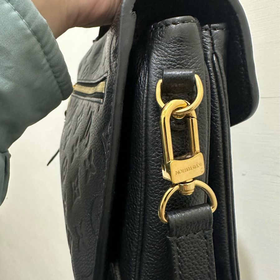 LV 斜背郵差包-11