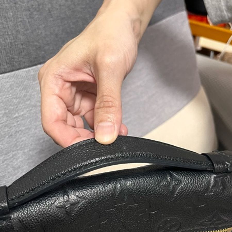 LV 斜背郵差包-15