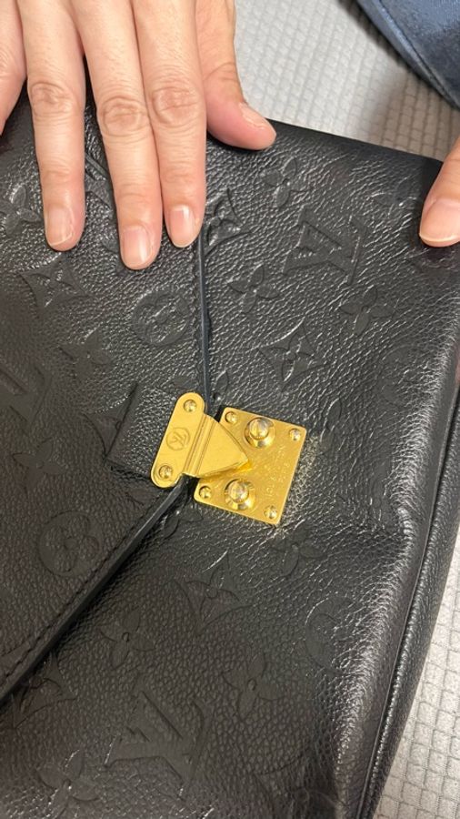 LV 斜背郵差包-18