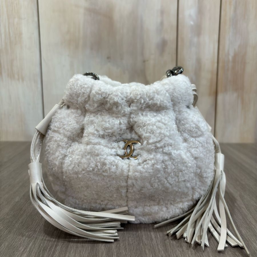 CHANEL A22480 白色 羔羊毛 全皮 銀釦 束口 流蘇 肩背包 水桶包 手提包-5